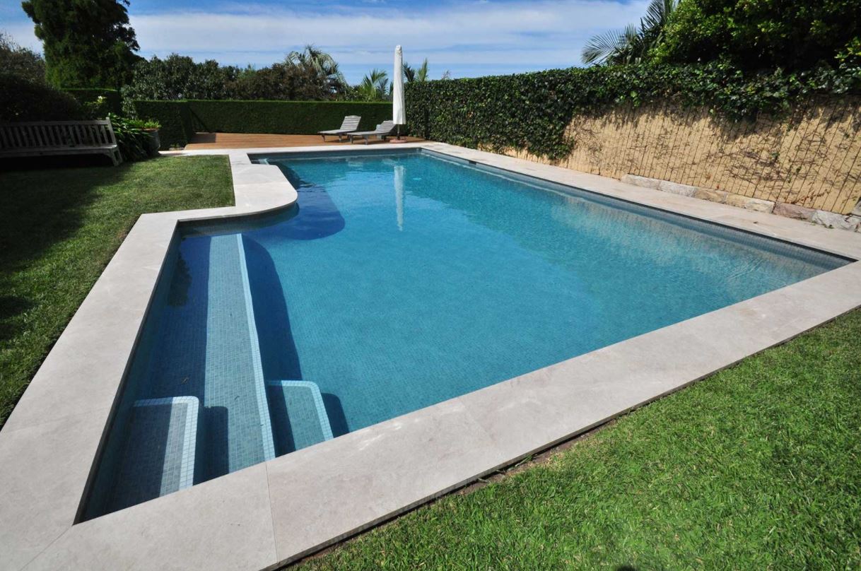 mosaique piscine moderne