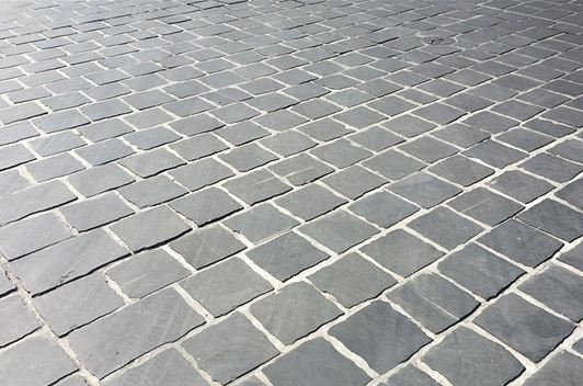 pavé noir nice cannes 