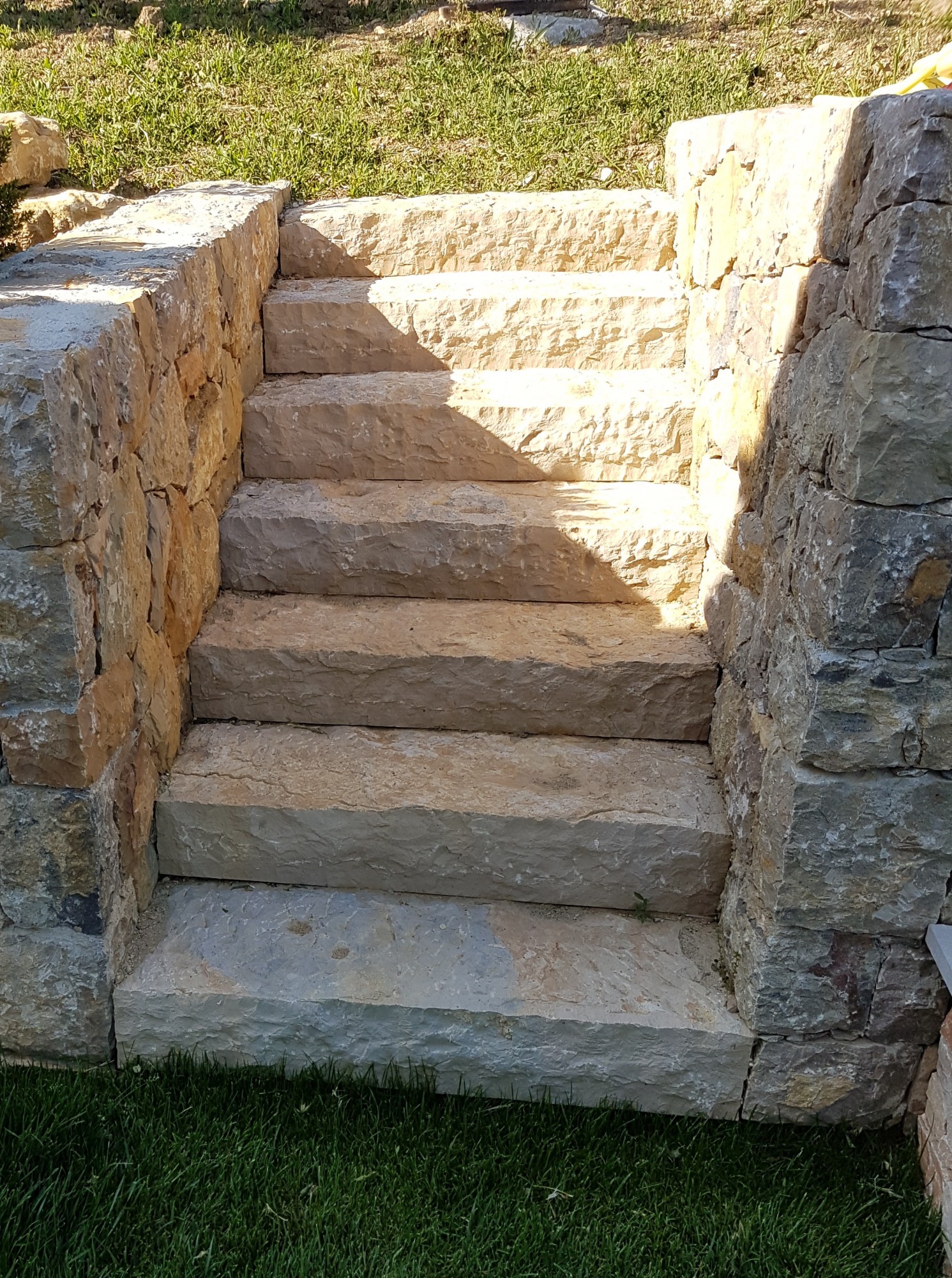 marche massive en pierre