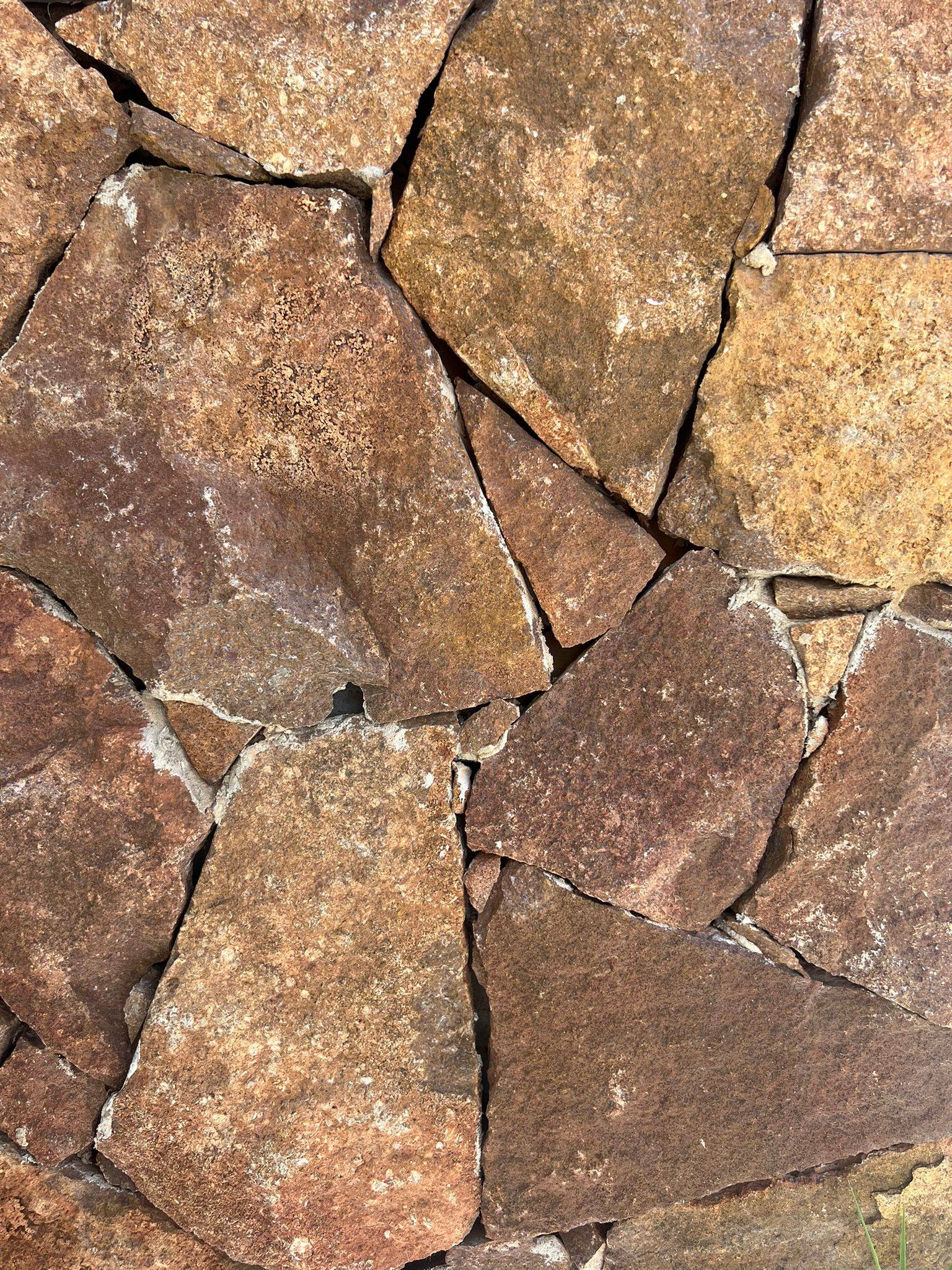 parement pierre naturelle rouge