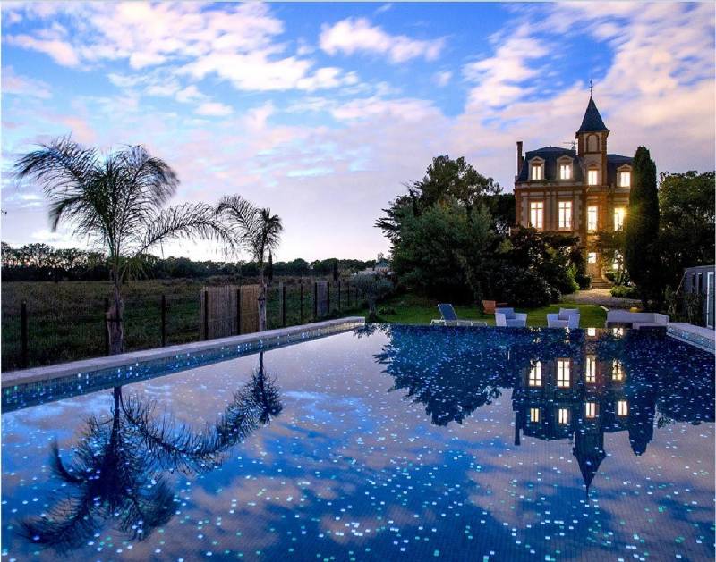 UNE PISCINE QUI BRILLE LA NUIT - MOSAIQUE FOSFO